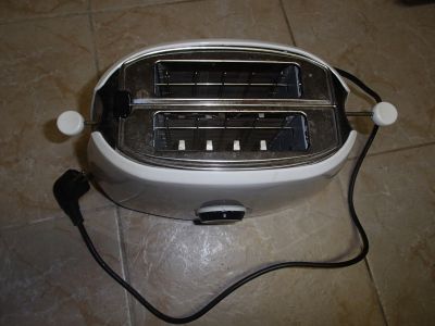Toaster - rozpékač pečiva