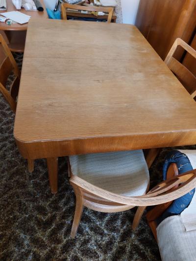 Rozkládací stůl a židle (4 ks)