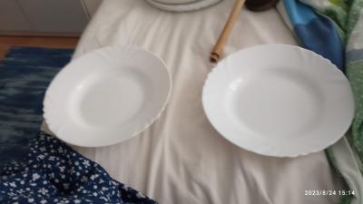 2 hluboké talíře - bílé