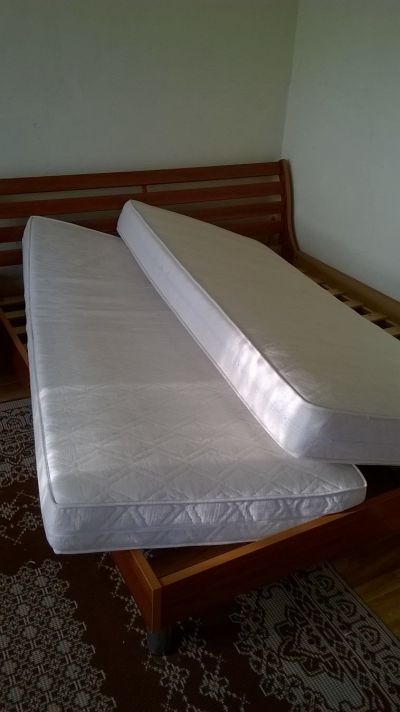 dýh. moderní postel+koberec(REZERVACE), matrace už nejsou!