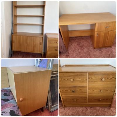 Sada nábytku (knihovna, komoda, stůl a skříňka)