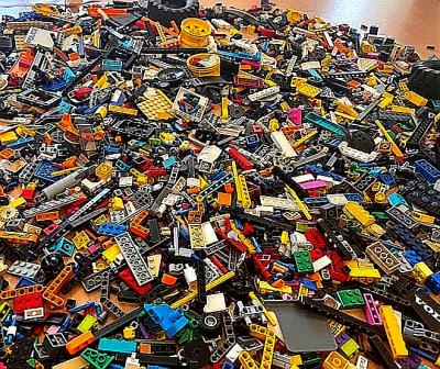 Sháním Lego stavebnice, kostičky k volnému stavení pro děti