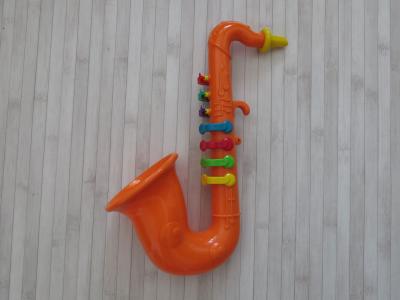 saxofon hračka