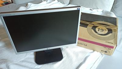 Starší funkční 19" LCD monitor LG Flatron L192WS-SN