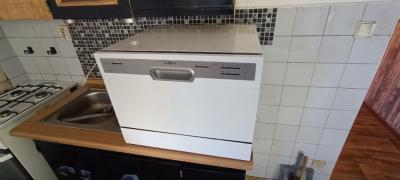 Použitý nábytek a spotřebič.