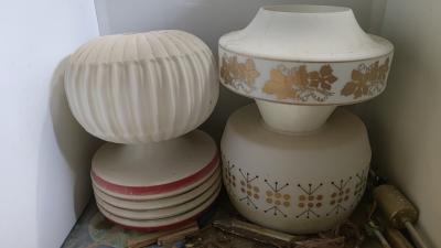 Staré skleněné stínidla na lustr