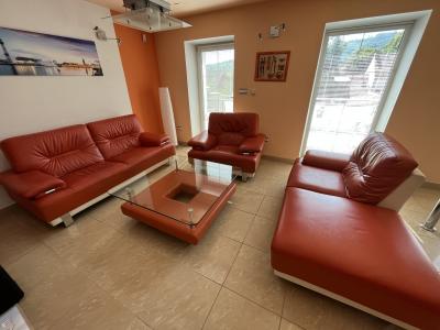 Sedací souprava + konferenční stolek