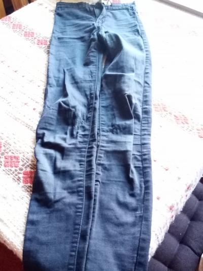 černé elast džíny asi 130-140