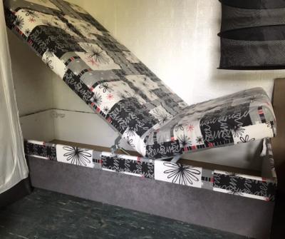 Postel s úložným prostorem