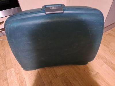 Skořepinový kufr