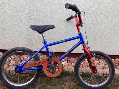 Dvě dětská kola holka a kluk