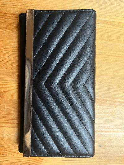 Dámskou peněženku