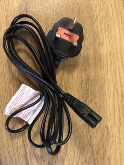 Kabel se speciální koncovkou pro britské zásuvky