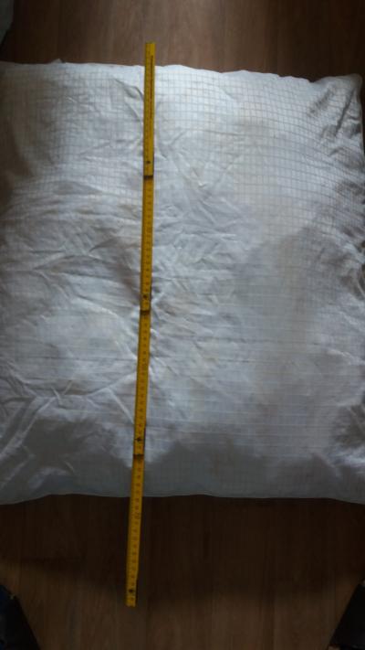 Velký saténový polštář cca 75x70 cm