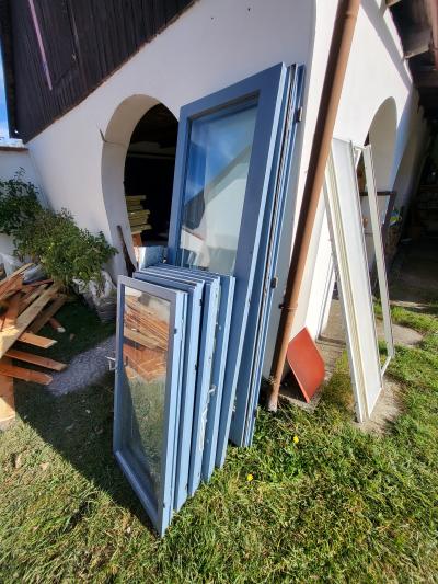 Dřevěná okna i s rámem