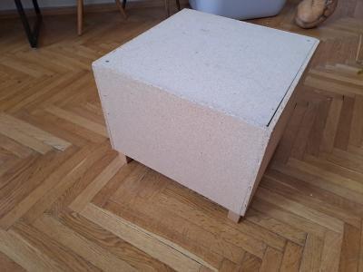 Korpus taburetu nebo úložný box (IKEA)
