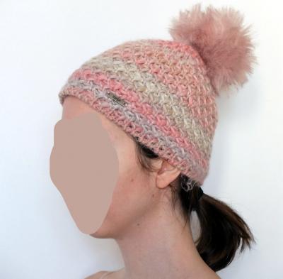 Menší pletená čepice růžová