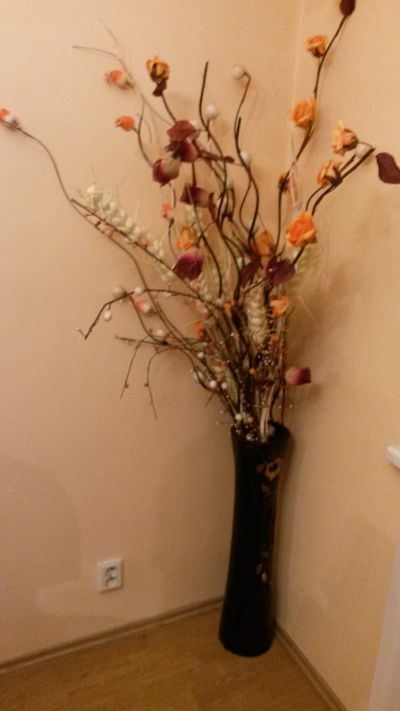 Dekorace - váza s květinami