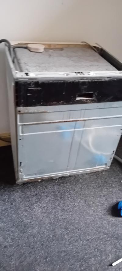 Myčka Zanussi, vestavná.