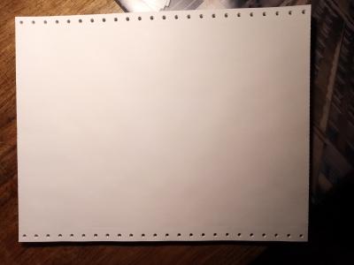 papíra na kraji s děrováním