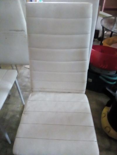 Daruji použité židle