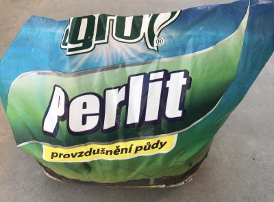 Perlit, zbytek asi 3,5l