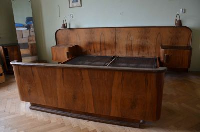 Daruji za odvoz prvorepublikovou ložnici