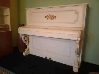 Piano Petrof