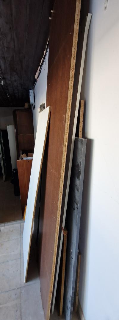 Dřevotřískové nábytkové desky