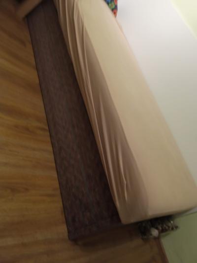 Vyklopna postel, jednolizko