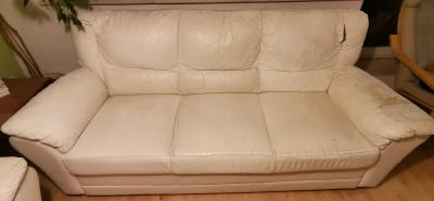 Bílá (krémová) kožená sedačka