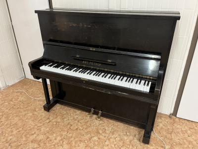 PIANO - bez opravy nenaladitelné