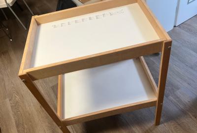 přebalovací stůl IKEA model Sniglar