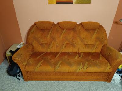 Daruji rozkládací gauč a křesla