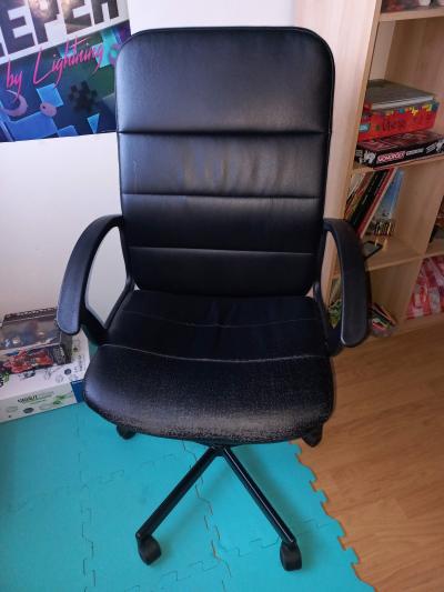 Použité kancelářské křeslo z Ikey