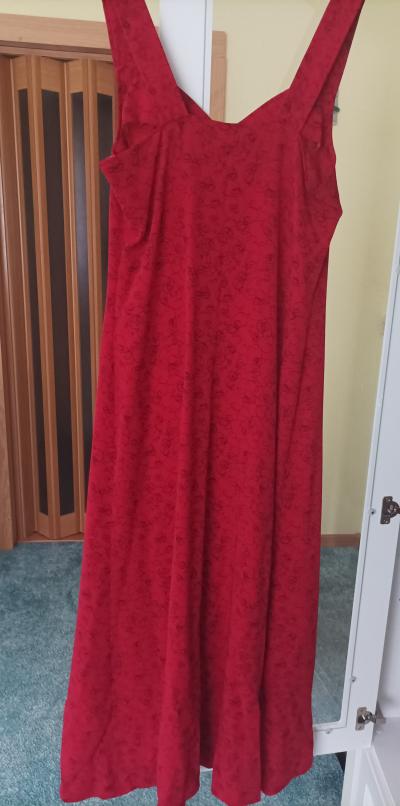 Daruji červené dlouhé šaty