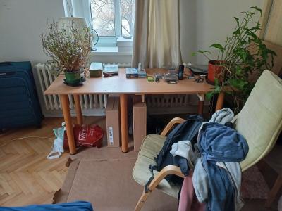 Velký dřevený stůl