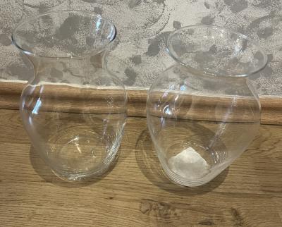 Dvě skleněné vázy