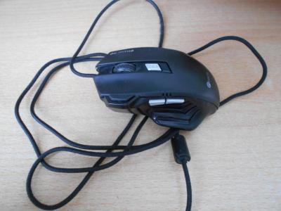 Herní myš k PC Akantha.