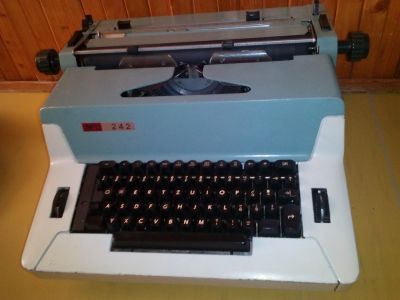 Funkční psací stroj DARO 242