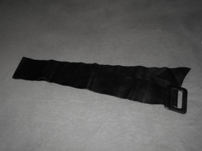 Černý koženkový široký pásek