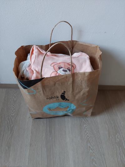 Plná taška oblečení pro dítě  3-12 měsíců
