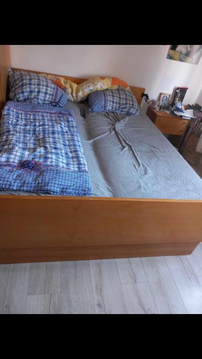 Manzelska postel drevena za odvoz
