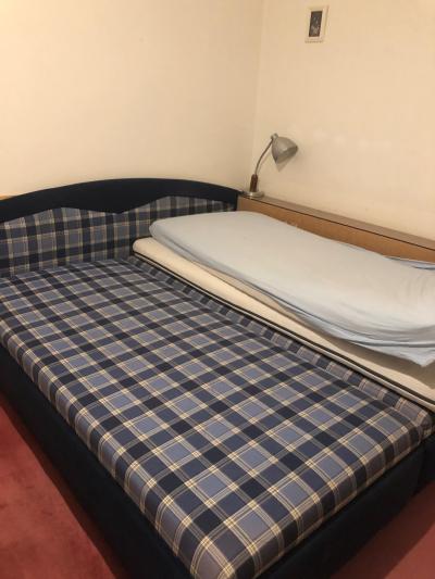 manželská postel s úschovným prostorem + dvě matrace