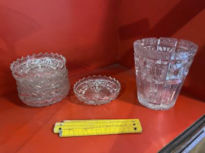 Váza a 6 misek, broušené sklo