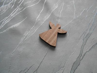 Malý dřevěný andílek.