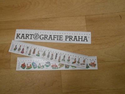 3x papírová pravítka s obrázky hradů a zámků.