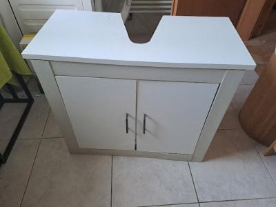 Skříňka pod umyvadlo