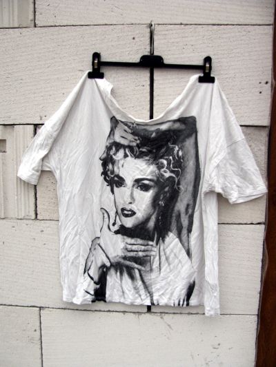 netopýří triko s Madonnou