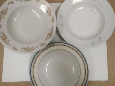 7 hlubokých porcelánových talířů
